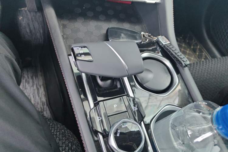 Used CHANGAN Eado 2024 PLUS Blue Whale NE 1.4T GDI DCT High-Energy Edition Gear Lever