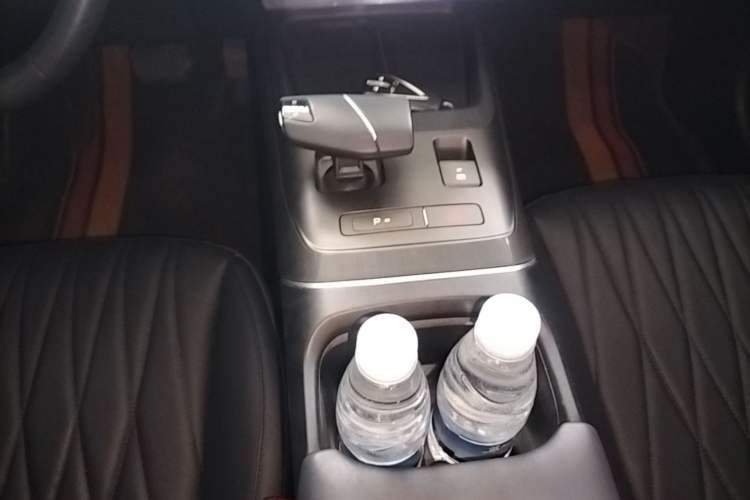 Used CHANGAN Eado 2024 1.5T GDI Automatic Flagship Edition Gear Lever