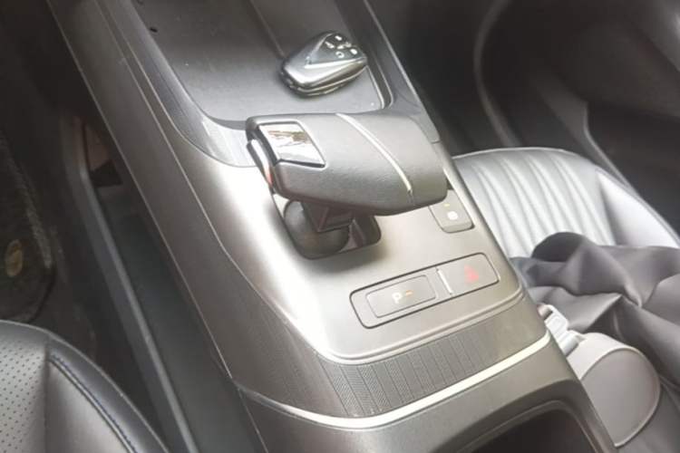 Used CHANGAN Eado 2024 1.5T GDI Automatic Flagship Edition Gear Lever