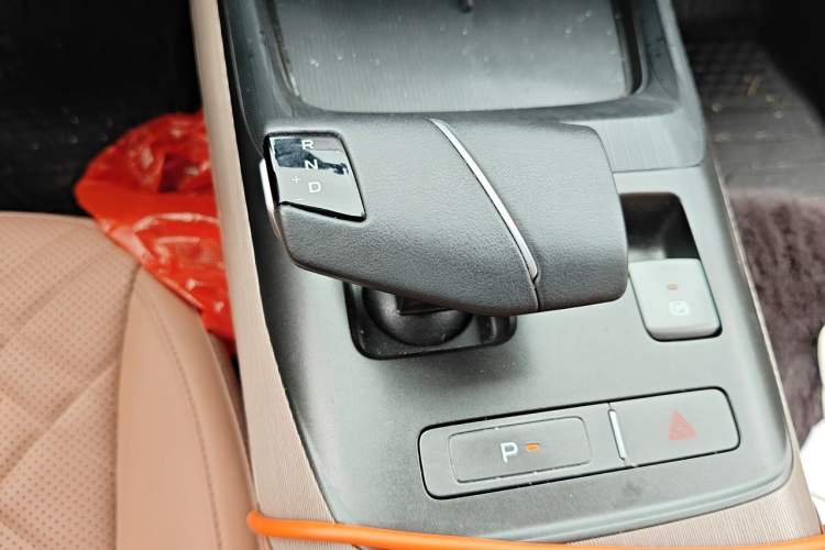 Used CHANGAN Eado 2024 1.5T GDI Automatic Flagship Edition Gear Lever