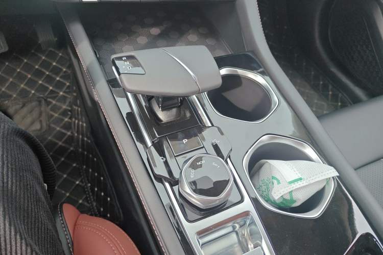 Used CHANGAN Eado 2024 PLUS Blue Whale NE 1.4T GDI DCT High-Energy Edition Gear Lever
