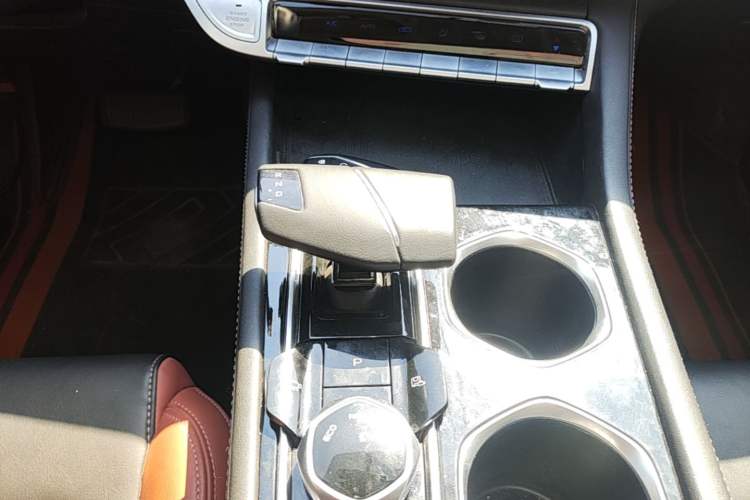 Used CHANGAN Eado 2024 PLUS Blue Whale NE 1.4T GDI DCT High-Energy Edition Gear Lever