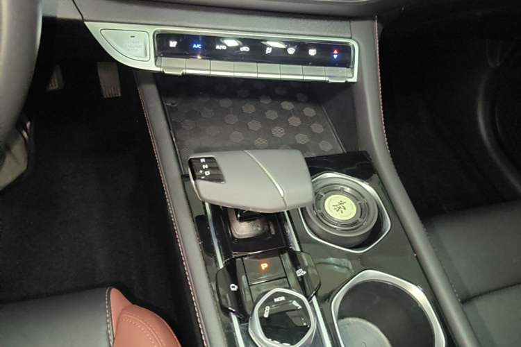 Used CHANGAN Eado 2024 PLUS Blue Whale NE 1.4T GDI DCT High-Energy Edition Gear Lever