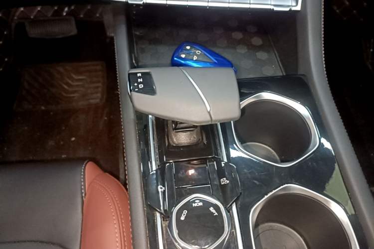 Used CHANGAN Eado 2024 PLUS Blue Whale NE 1.4T GDI DCT High-Energy Edition Gear Lever