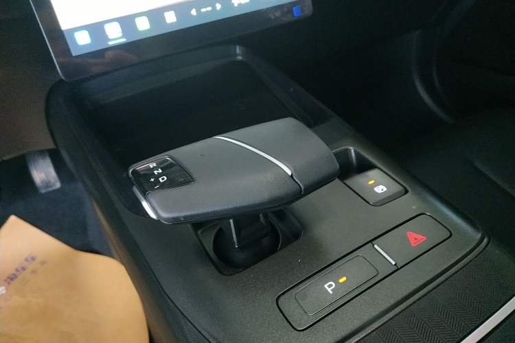 Used CHANGAN Eado 2024 1.5T GDI Automatic Prestige Edition Gear Lever