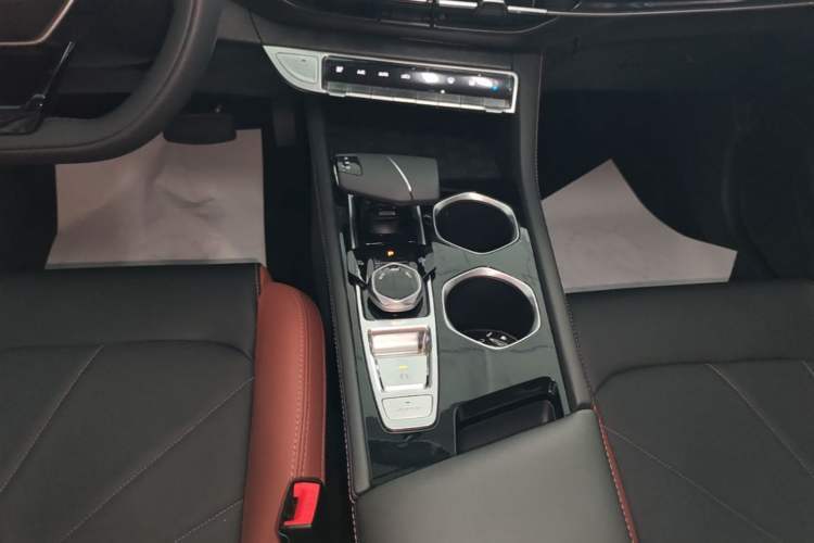 Used CHANGAN Eado 2024 PLUS Blue Whale NE 1.4T GDI DCT High-Energy Edition Gear Lever