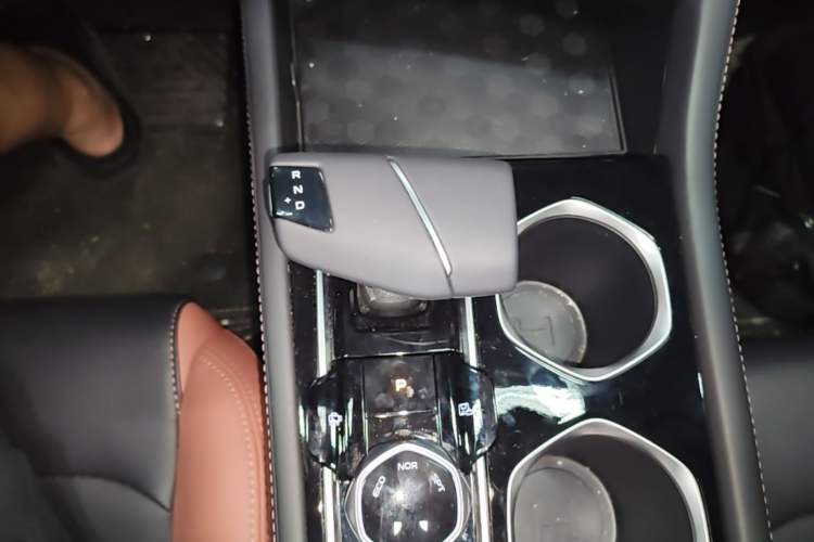Used CHANGAN Eado 2024 PLUS Blue Whale NE 1.4T GDI DCT High-Energy Edition Gear Lever