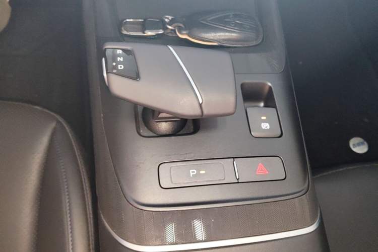 Used CHANGAN Eado 2024 1.5T GDI Automatic Prestige Edition Gear Lever
