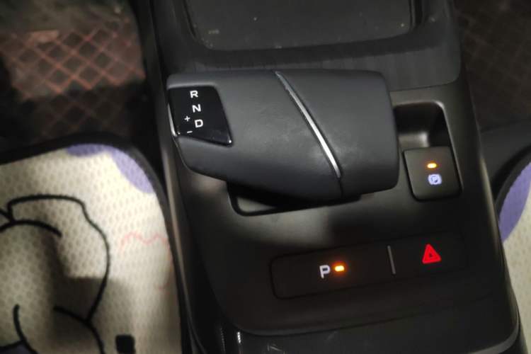 Used CHANGAN Eado 2024 1.5T GDI Automatic Prestige Edition Gear Lever