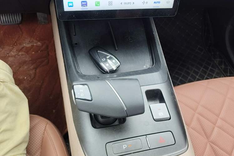 Used CHANGAN Eado 2024 1.5T GDI Automatic Flagship Edition Gear Lever