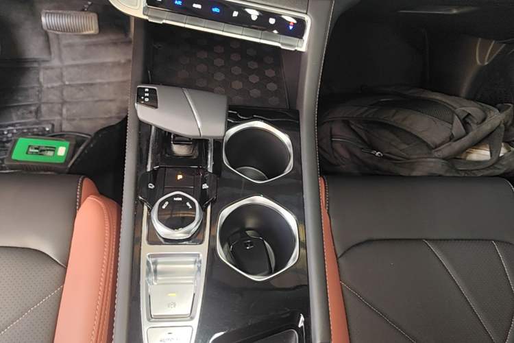 Used CHANGAN Eado 2024 PLUS Blue Whale NE 1.4T GDI DCT High-Energy Edition Gear Lever