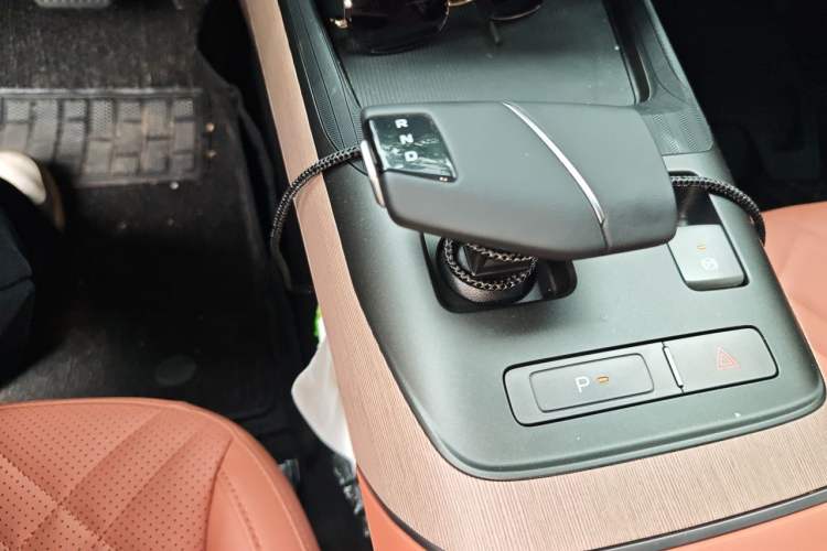 Used CHANGAN Eado 2024 1.5T GDI Automatic Flagship Edition Gear Lever