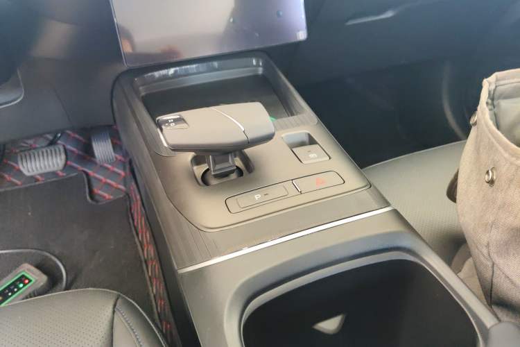 Used CHANGAN Eado 2024 1.5T GDI Automatic Prestige Edition Gear Lever