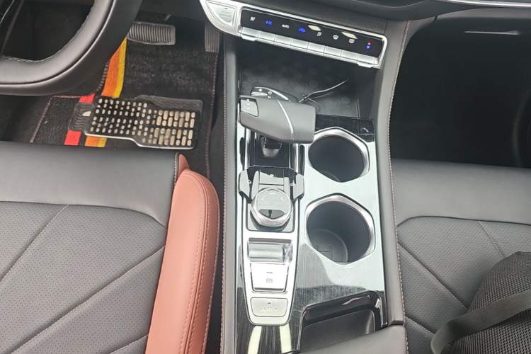 Used CHANGAN Eado 2024 PLUS Blue Whale NE 1.4T GDI DCT High-Energy Edition Gear Lever