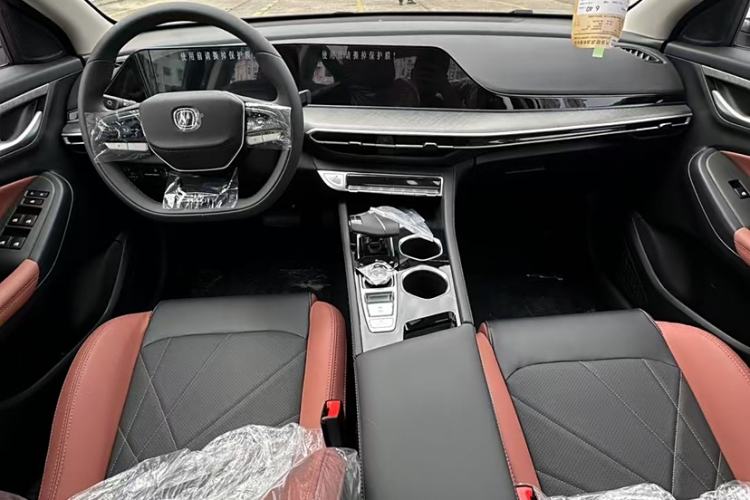 Used CHANGAN Eado 2024 PLUS Blue Whale NE 1.4T GDI DCT High-Energy Edition Interior 1