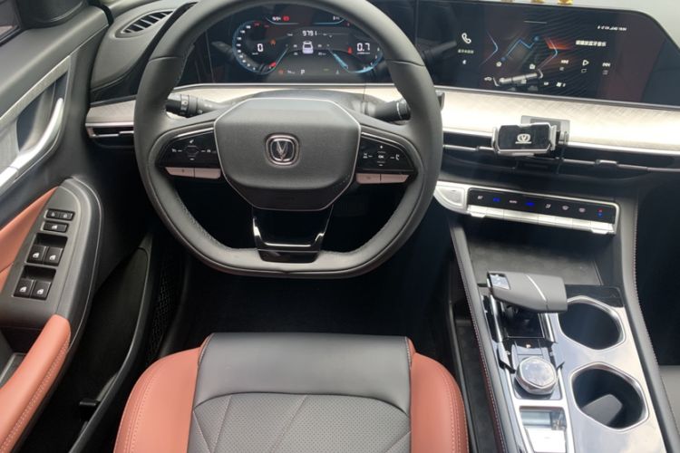 Used CHANGAN Eado 2024 PLUS Blue Whale NE 1.4T GDI DCT High-Energy Edition Interior 4