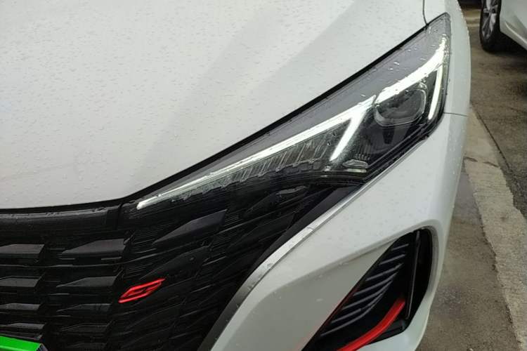Used CHANGAN Eado 2024 PLUS Blue Whale NE 1.4T GDI DCT High-Energy Edition Left Front Headlight