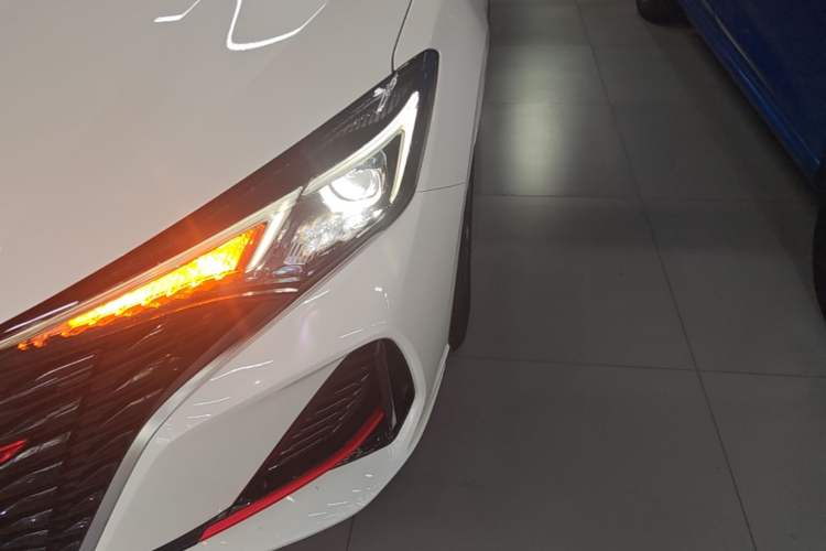 Used CHANGAN Eado 2024 PLUS Blue Whale NE 1.4T GDI DCT High-Energy Edition Left Front Headlight