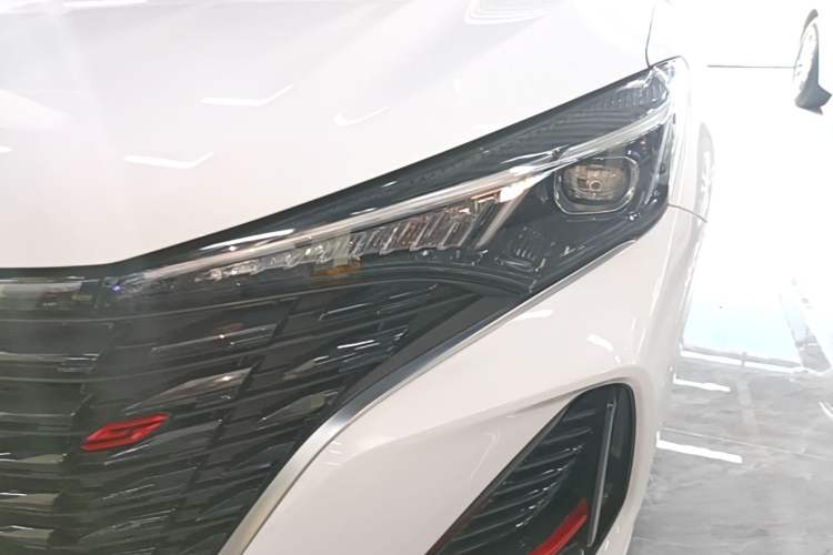 Used CHANGAN Eado 2024 PLUS Blue Whale NE 1.4T GDI DCT High-Energy Edition Left Front Headlight