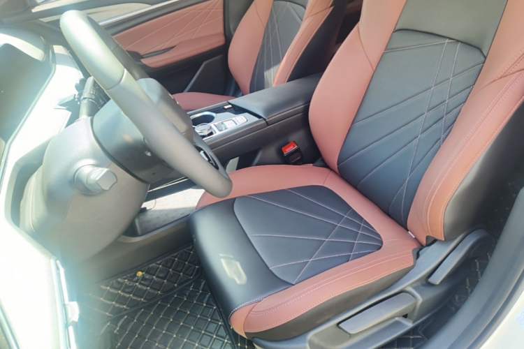 Used CHANGAN Eado 2024 PLUS Blue Whale NE 1.4T GDI DCT High-Energy Edition Left Front Seat