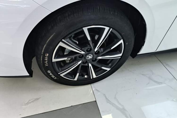 Used CHANGAN Eado 2024 1.5T GDI Automatic Prestige Edition Left Front Wheel Hub
