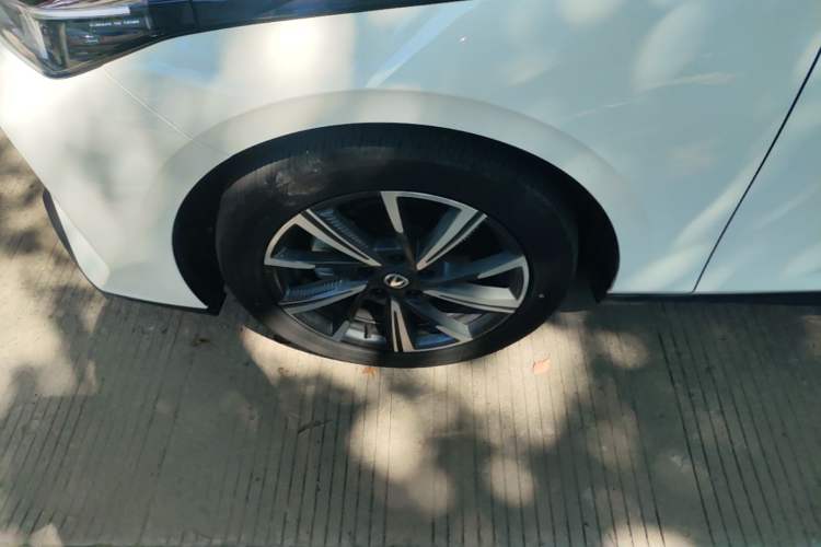 Used CHANGAN Eado 2024 1.5T GDI Automatic Flagship Edition Left Front Wheel Hub