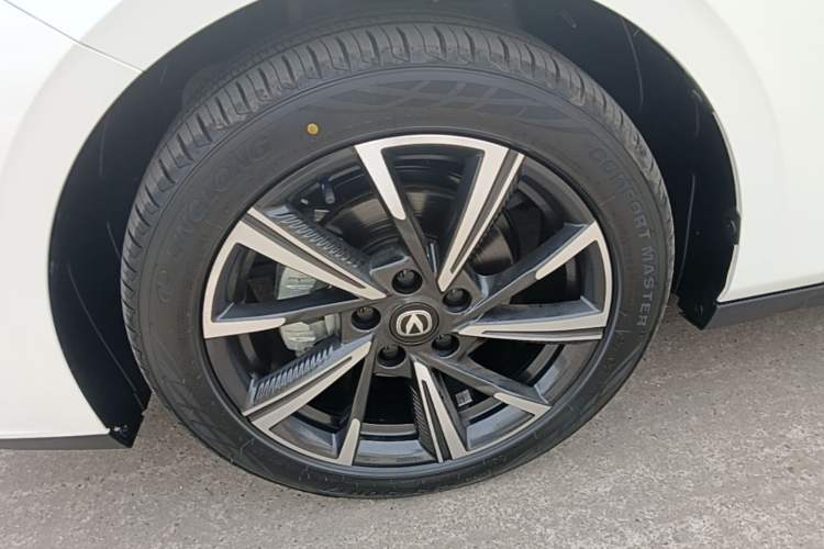 Used CHANGAN Eado 2024 1.5T GDI Automatic Prestige Edition Left Front Wheel Hub