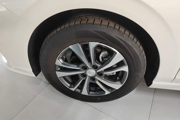 Used CHANGAN Eado 2024 PLUS Blue Whale NE 1.4T GDI DCT High-Energy Edition Left Front Wheel Hub