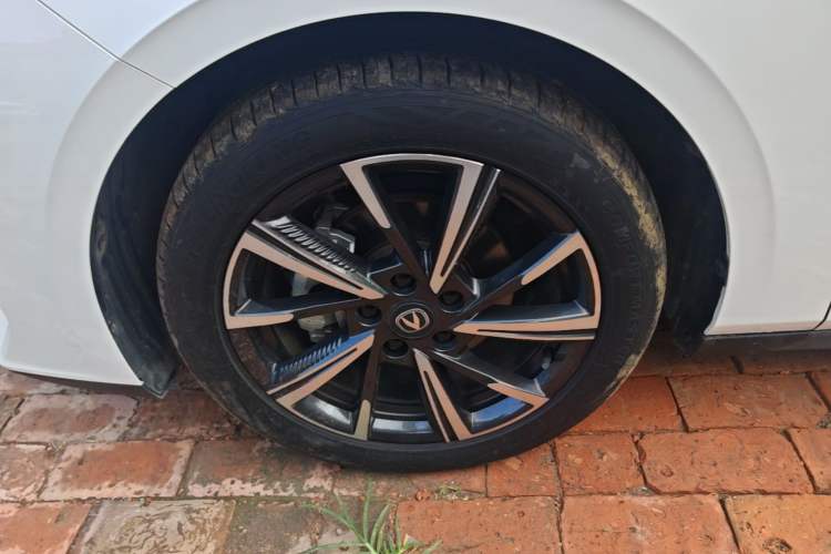 Used CHANGAN Eado 2024 1.5T GDI Automatic Prestige Edition Left Front Wheel Hub