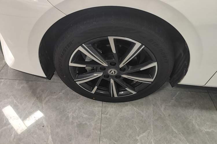 Used CHANGAN Eado 2024 1.5T GDI Automatic Prestige Edition Left Front Wheel Hub