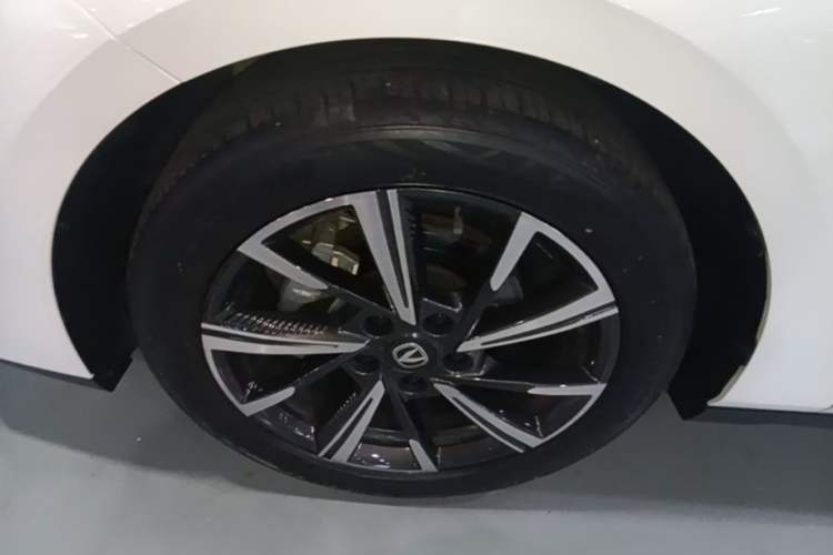 Used CHANGAN Eado 2024 1.5T GDI Automatic Prestige Edition Left Front Wheel Hub
