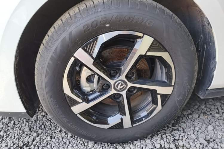 Used CHANGAN Eado 2024 1.5T GDI Automatic Enjoyment Edition Left Front Wheel Hub