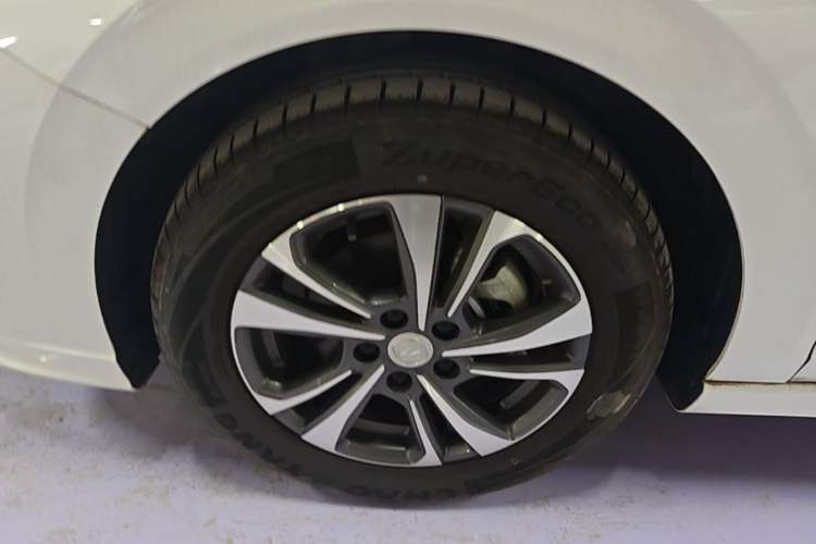 Used CHANGAN Eado 2024 PLUS Blue Whale NE 1.4T GDI DCT High-Energy Edition Left Front Wheel Hub