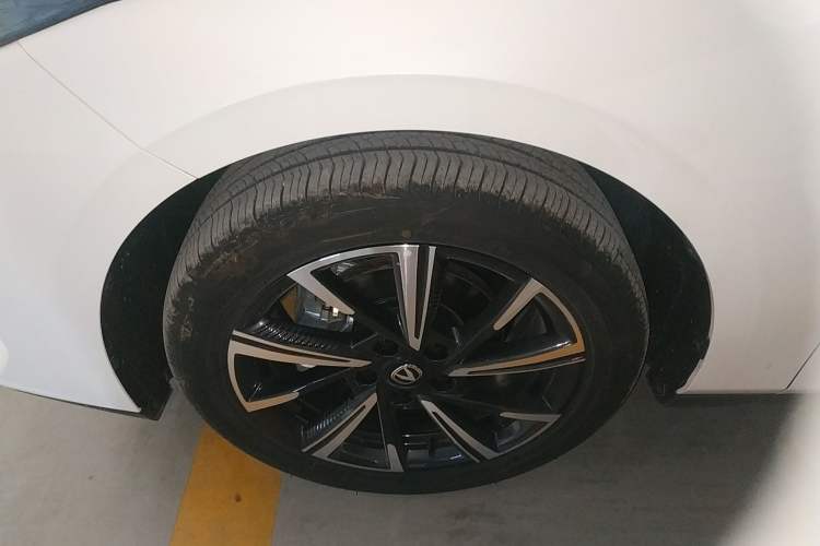 Used CHANGAN Eado 2024 1.5T GDI Automatic Prestige Edition Left Front Wheel Hub