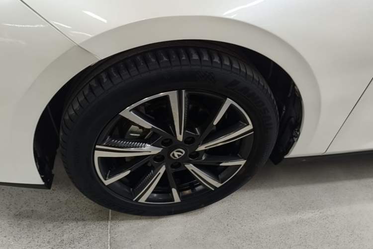 Used CHANGAN Eado 2024 1.5T GDI Automatic Flagship Edition Left Front Wheel Hub