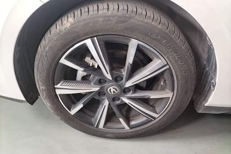 Used CHANGAN Eado 2024 1.5T GDI Automatic Flagship Edition Left Front Wheel Hub