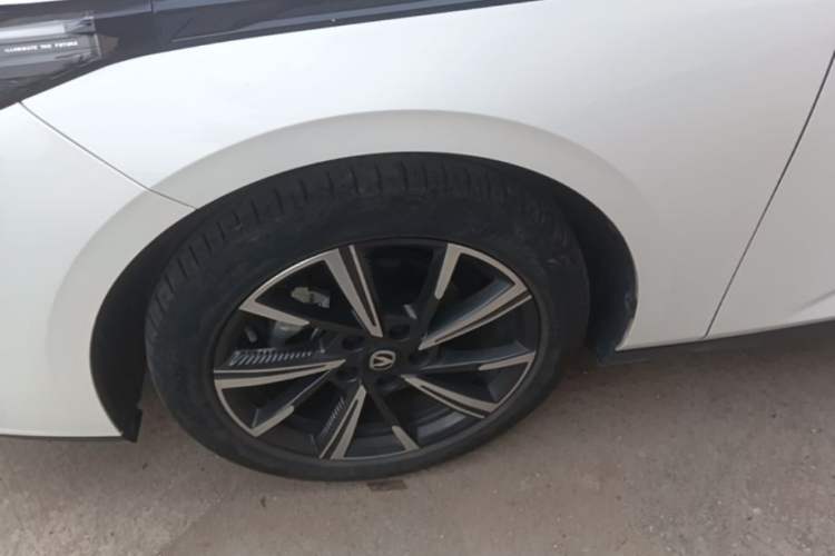 Used CHANGAN Eado 2024 1.5T GDI Automatic Flagship Edition Left Front Wheel Hub