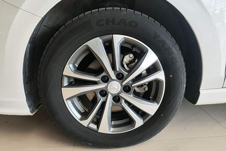 Used CHANGAN Eado 2024 PLUS Blue Whale NE 1.4T GDI DCT High-Energy Edition Left Front Wheel Hub