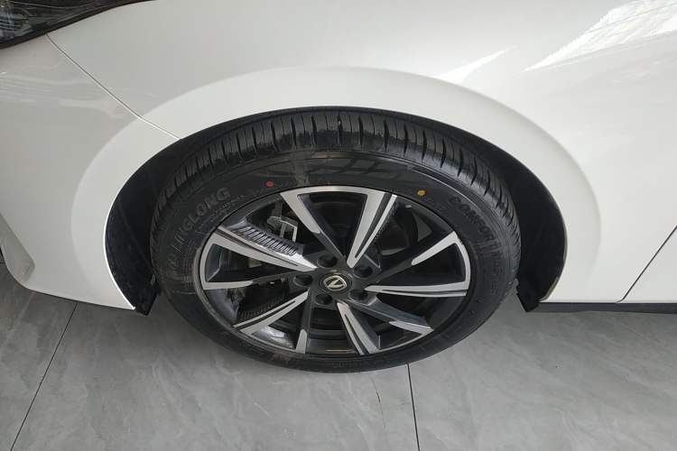 Used CHANGAN Eado 2024 1.5T GDI Automatic Prestige Edition Left Front Wheel Hub