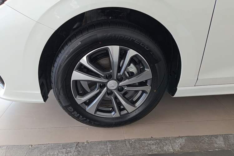 Used CHANGAN Eado 2024 PLUS Blue Whale NE 1.4T GDI DCT High-Energy Edition Left Front Wheel Hub