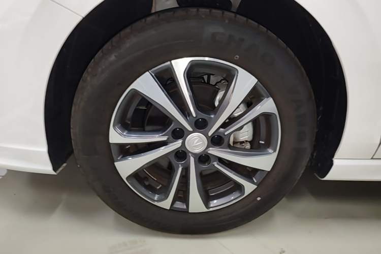 Used CHANGAN Eado 2024 PLUS Blue Whale NE 1.4T GDI DCT High-Energy Edition Left Front Wheel Hub