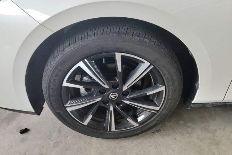 Used CHANGAN Eado 2024 1.5T GDI Automatic Prestige Edition Left Front Wheel Hub