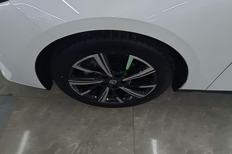 Used CHANGAN Eado 2024 1.5T GDI Automatic Prestige Edition Left Front Wheel Hub