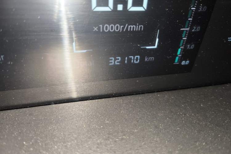 Used CHANGAN Eado 2024 1.5T GDI Automatic Prestige Edition Odometer Close Up