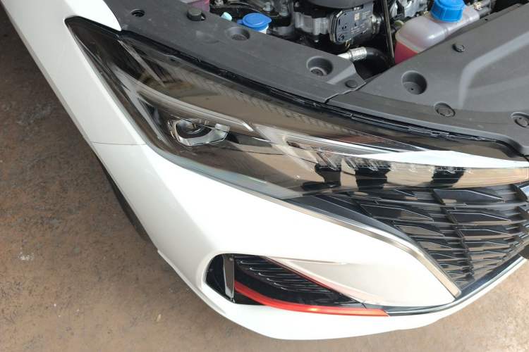 Used CHANGAN Eado 2024 PLUS Blue Whale NE 1.4T GDI DCT High-Energy Edition Right Front Headlight