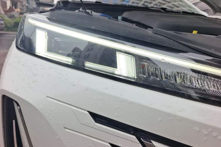 Used CHANGAN Eado 2024 1.5T GDI Automatic Prestige Edition Right Front Headlight