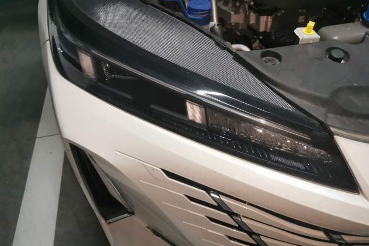 Used CHANGAN Eado 2024 1.5T GDI Automatic Prestige Edition Right Front Headlight