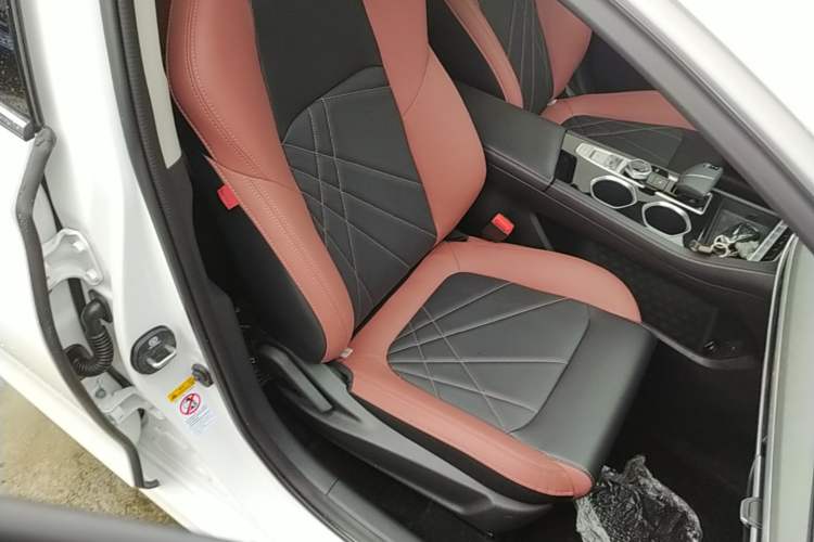 Used CHANGAN Eado 2024 PLUS Blue Whale NE 1.4T GDI DCT High-Energy Edition Right Front Seat