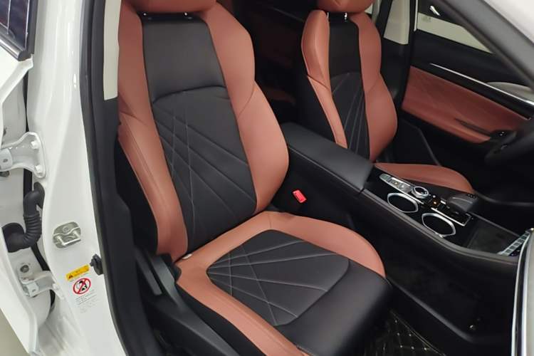 Used CHANGAN Eado 2024 PLUS Blue Whale NE 1.4T GDI DCT High-Energy Edition Right Front Seat