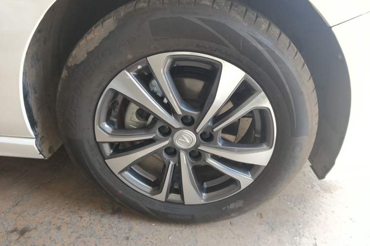 Used CHANGAN Eado 2024 PLUS Blue Whale NE 1.4T GDI DCT High-Energy Edition Right Front Wheel Hub